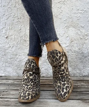 Есенно-зимни дамски обувки 2023 г., нови обувки в европейския и американския стил с квадратни пръсти и леопардовым принтом, модни ботильоны